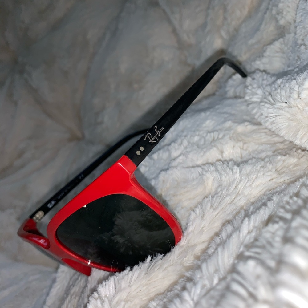 BRAND NEW RED RAYBAND SUNGLASSES